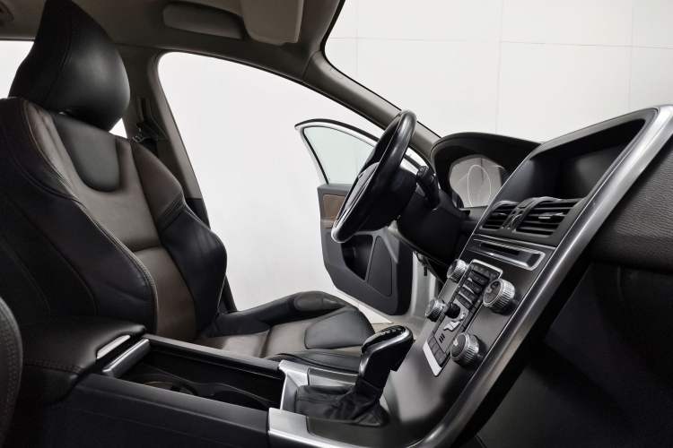 Used Volvo XC60 2015 T5 AWD Zhiyuan Edition Interior 4