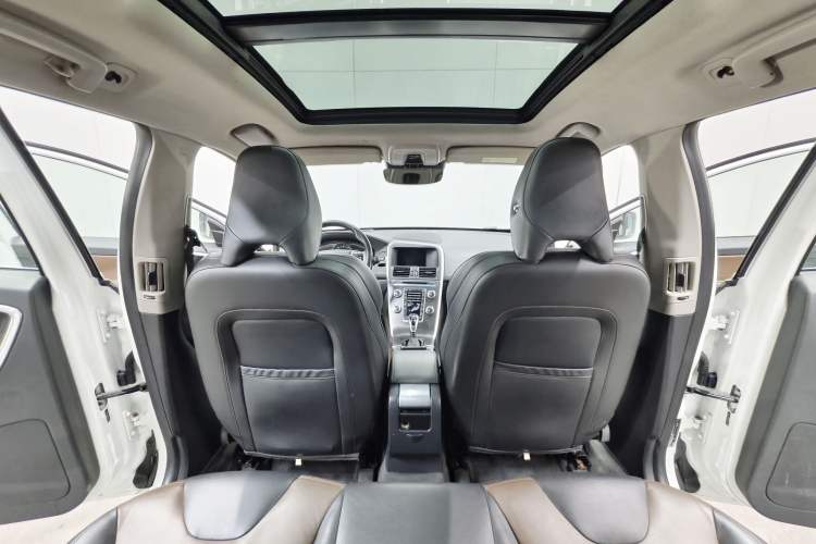 Used Volvo XC60 2015 T5 AWD Zhiyuan Edition Interior 9