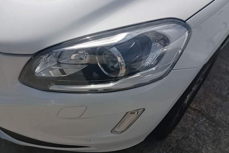 Used Volvo XC60 2015 T5 AWD Zhiyuan Edition Left Front Headlight