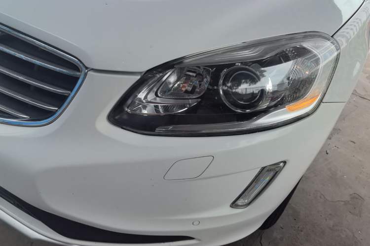 Used Volvo XC60 2015 T5 AWD Zhiyuan Edition Left Front Headlight