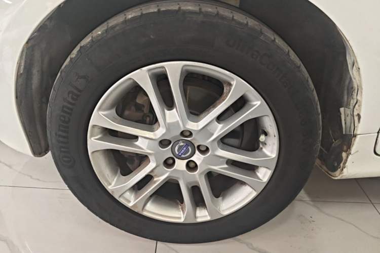 Used Volvo XC60 2015 T5 Smart Upgrade Model Left Front Wheel Hub