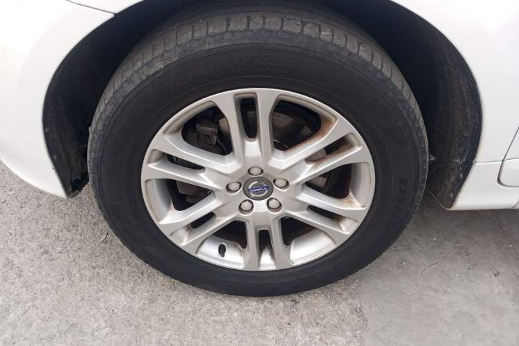 Used Volvo XC60 2015 T5 Smart Upgrade Model Left Front Wheel Hub