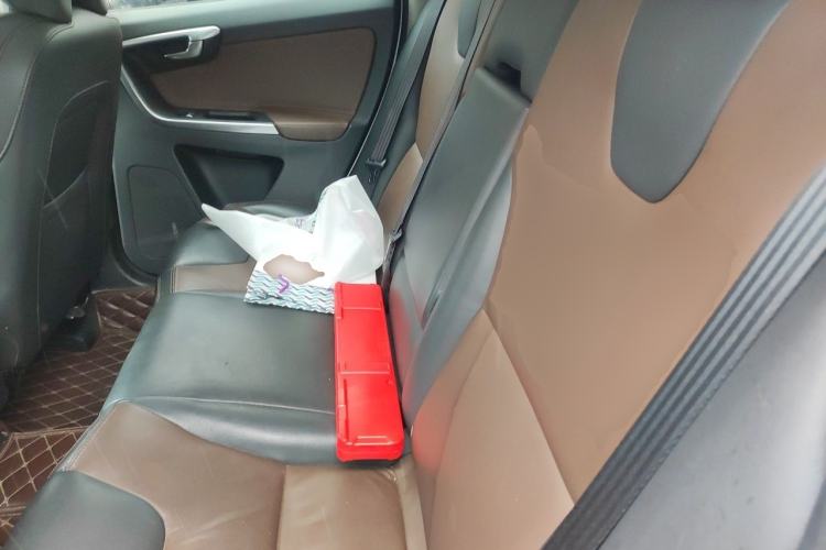 Used Volvo XC60 2015 T5 AWD Zhiyuan Edition Left Rear Seat