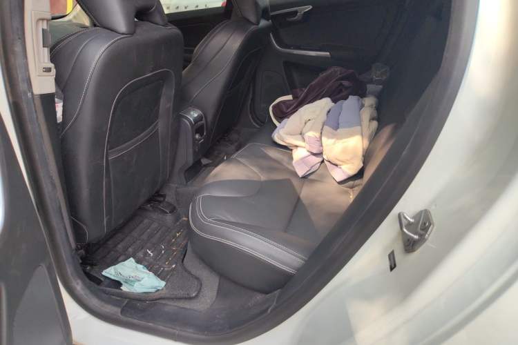 Used Volvo XC60 2015 T5 AWD Zhiyuan Edition Left Rear Seat