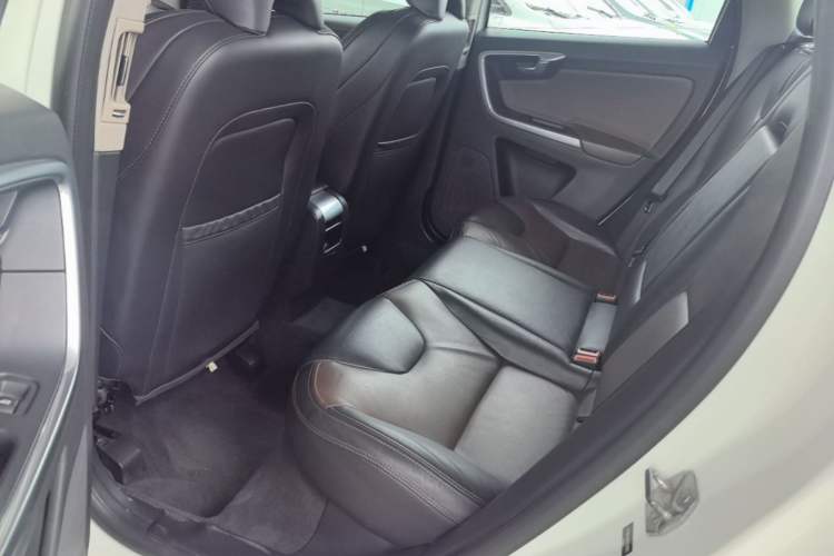 Used Volvo XC60 2015 T5 AWD Zhiyuan Edition Left Rear Seat
