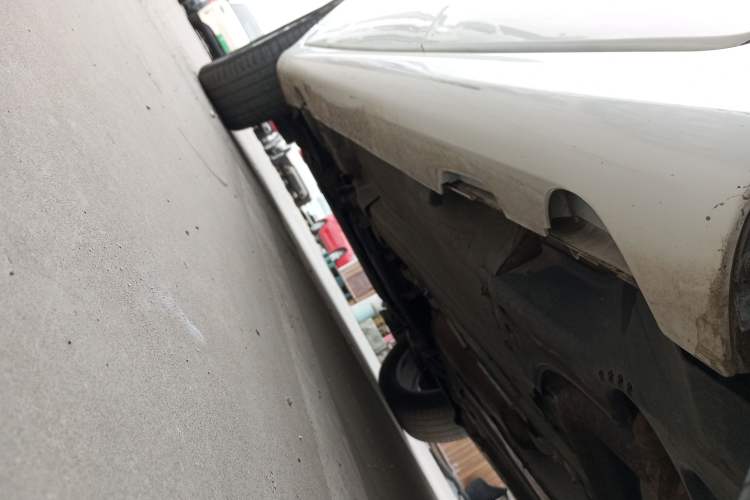 Used Volvo XC60 2015 T5 Smart Upgrade Model Left Side Sill
