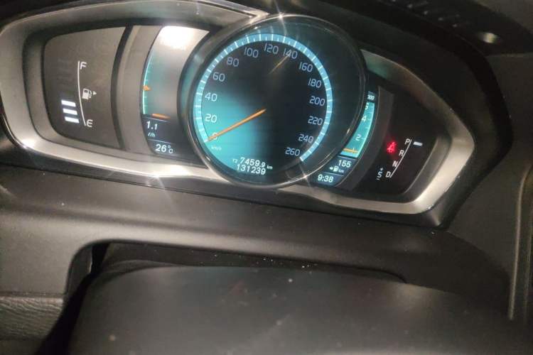 Used Volvo XC60 2015 T5 Smart Upgrade Model Odometer Close Up