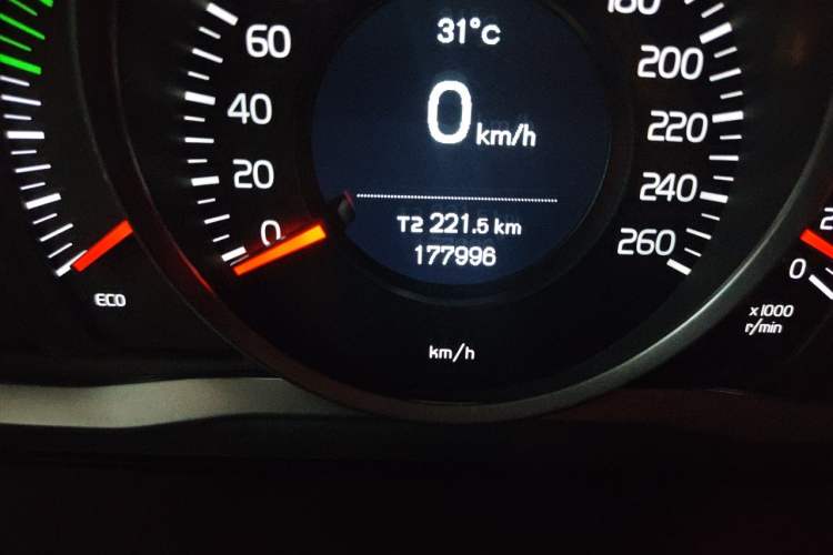 Used Volvo XC60 2015 T5 Smart Upgrade Model Odometer Close Up