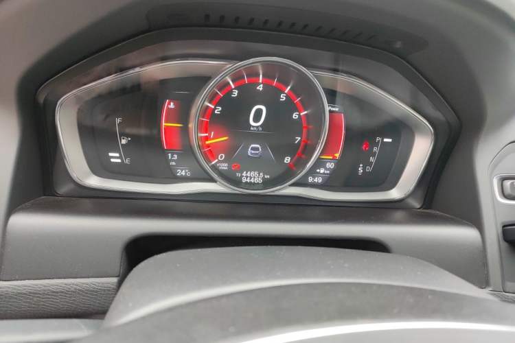 Used Volvo XC60 2015 T5 AWD Zhiyuan Edition Odometer Close Up