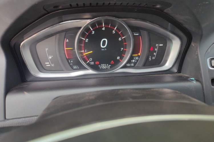 Used Volvo XC60 2015 T5 AWD Zhiyuan Edition Odometer Close Up