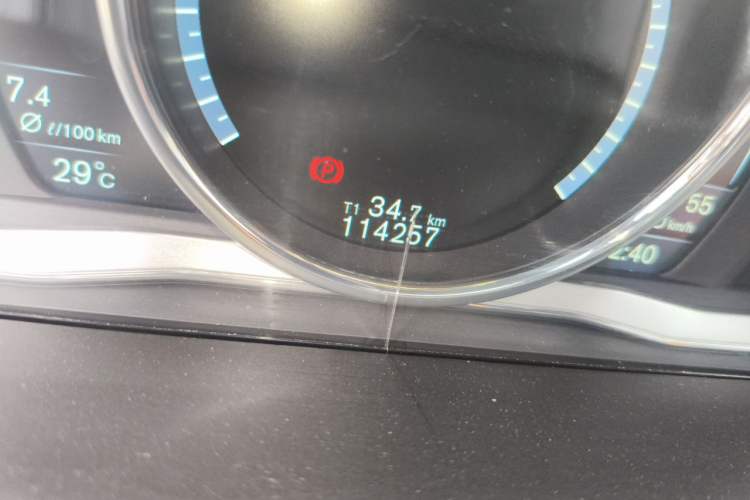 Used Volvo XC60 2015 T5 AWD Zhiyuan Edition Odometer Close Up