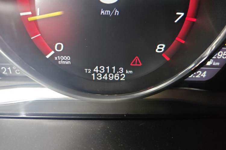 Used Volvo XC60 2015 T5 Smart Upgrade Model Odometer Close Up
