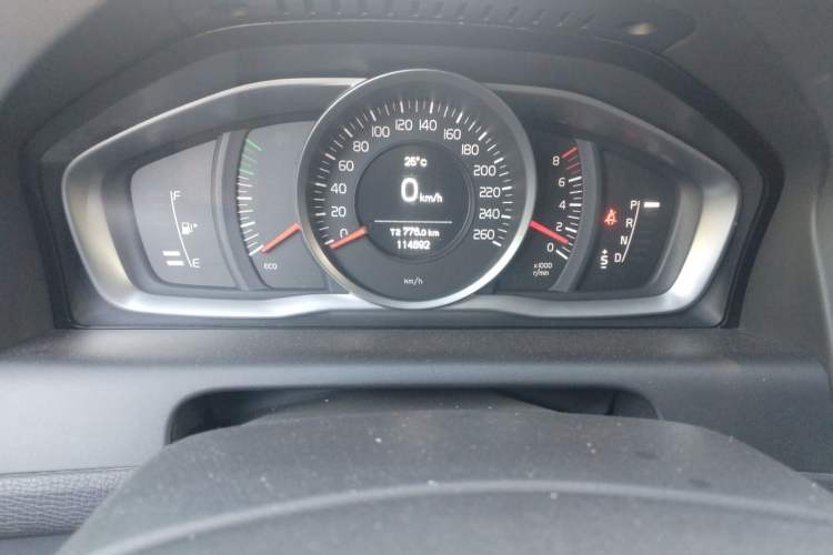 Used Volvo XC60 2015 T5 Smart Upgrade Model Odometer Close Up