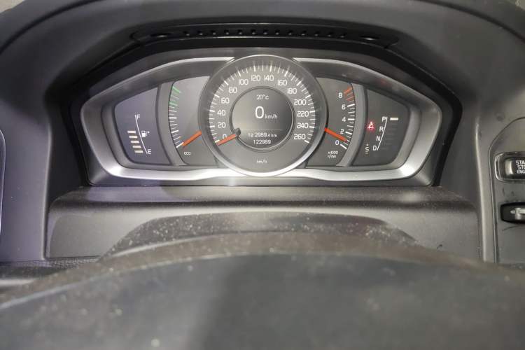 Used Volvo XC60 2015 T5 Smart Upgrade Model Odometer Close Up