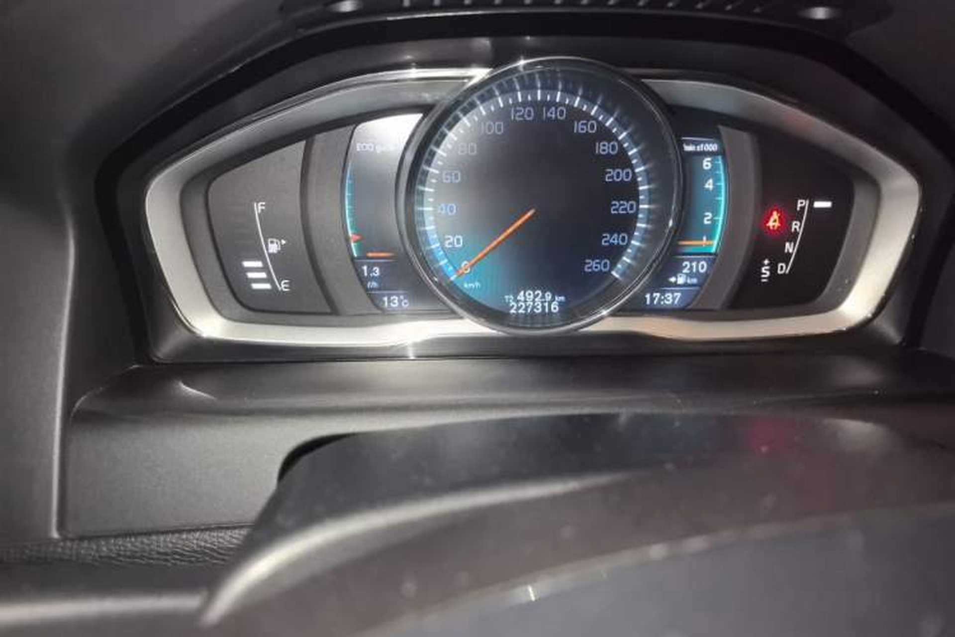 Used Volvo XC60 2015 T5 Smart Upgrade Model Odometer Close Up