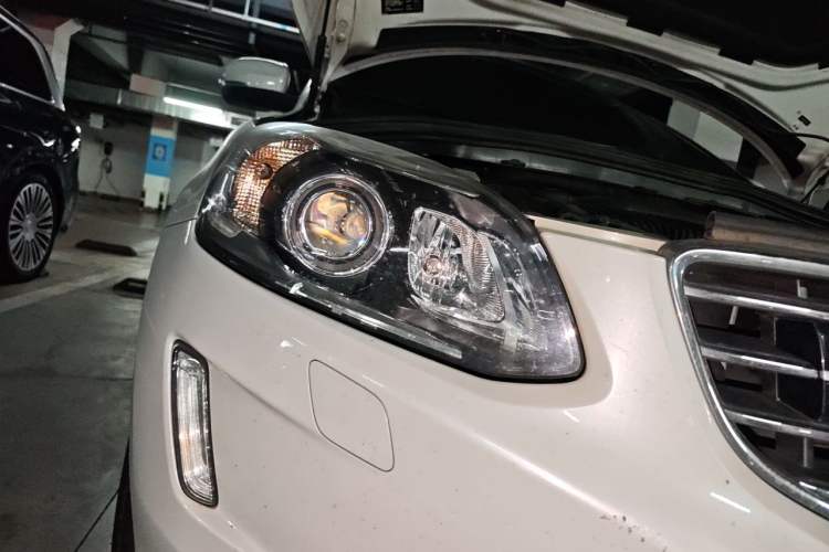 Used Volvo XC60 2015 T5 AWD Zhiyuan Edition Right Front Headlight