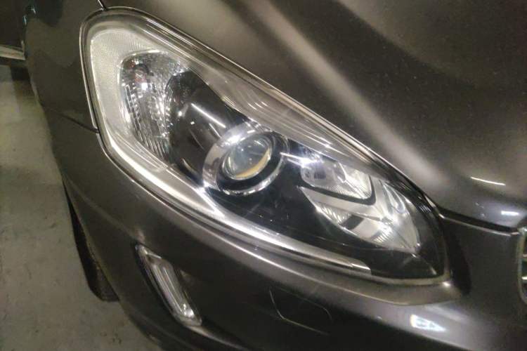 Used Volvo XC60 2015 T5 Smart Upgrade Model Right Front Headlight