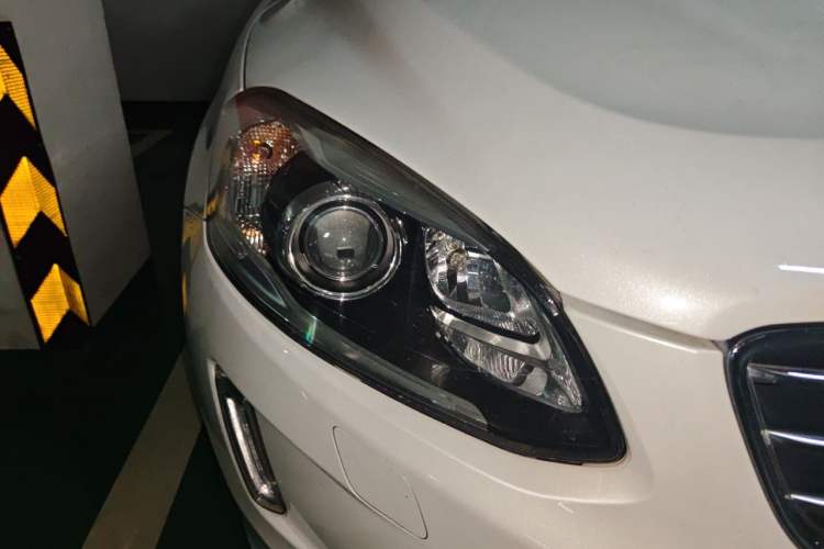 Used Volvo XC60 2015 T5 Smart Upgrade Model Right Front Headlight