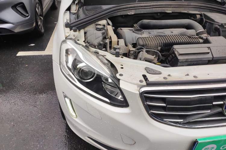 Used Volvo XC60 2015 T5 AWD Zhiyuan Edition Right Front Headlight