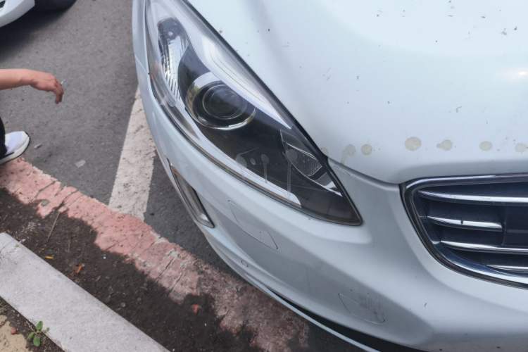 Used Volvo XC60 2015 T5 AWD Zhiyuan Edition Right Front Headlight