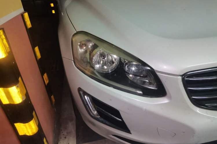 Used Volvo XC60 2015 T5 Smart Edition Right Front Headlight