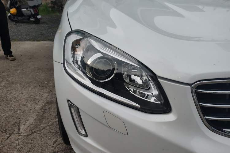 Used Volvo XC60 2015 T5 Smart Upgrade Model Right Front Headlight