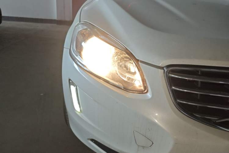 Used Volvo XC60 2015 T5 Smart Edition Right Front Headlight