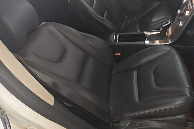 Used Volvo XC60 2015 T5 Smart Upgrade Model Right Front Seat