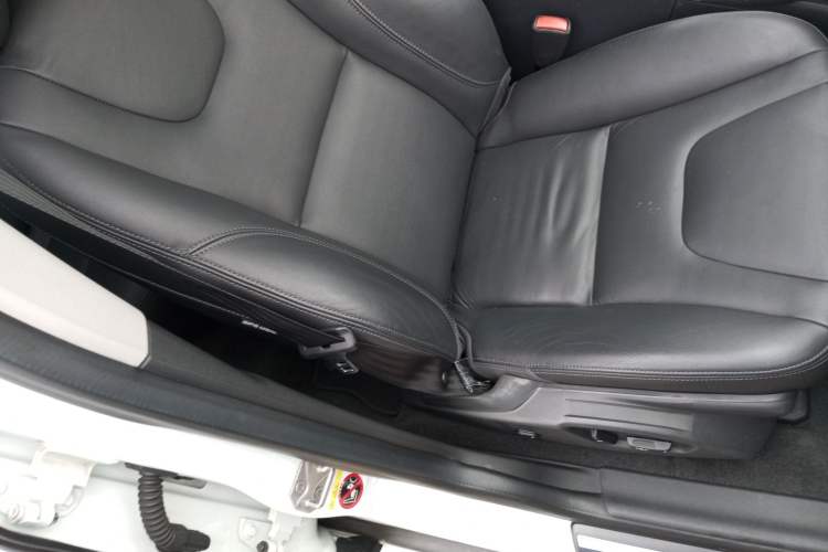 Used Volvo XC60 2015 T5 Smart Upgrade Model Right Front Seat