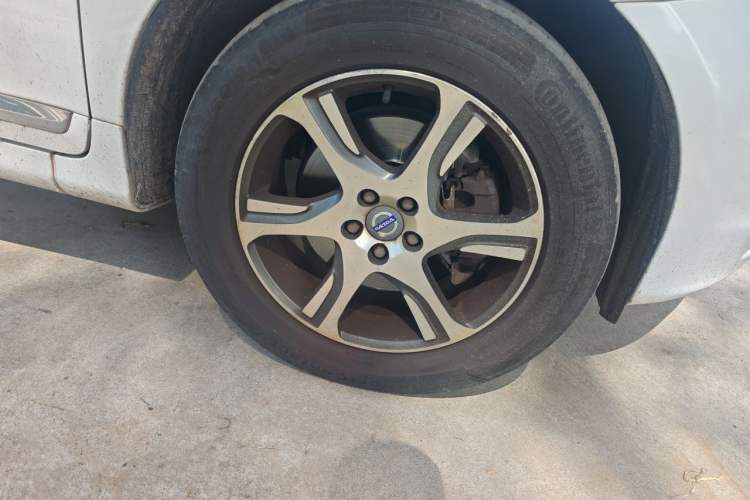 Used Volvo XC60 2015 T5 AWD Zhiyuan Edition Right Front Wheel Hub