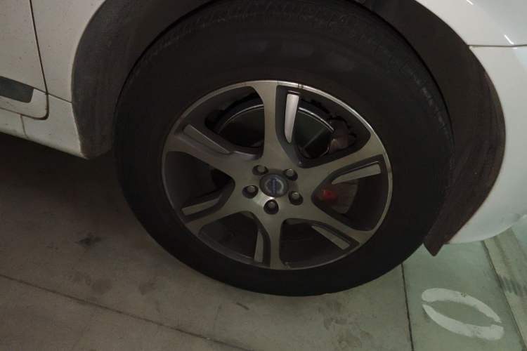 Used Volvo XC60 2015 T5 AWD Zhiyuan Edition Right Front Wheel Hub