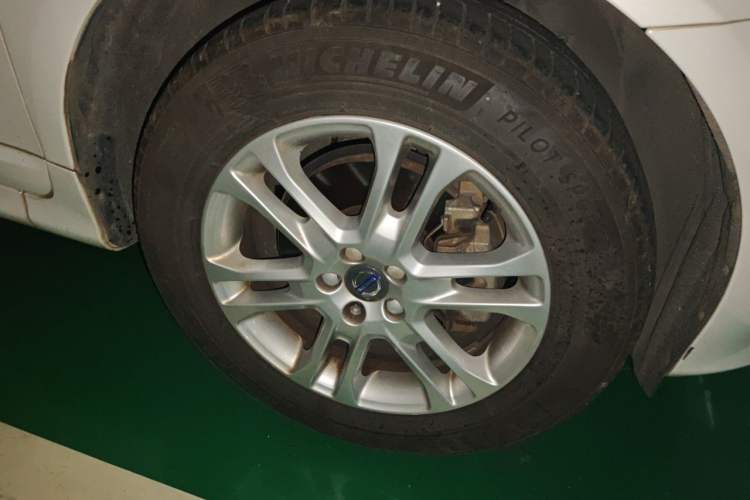 Used Volvo XC60 2015 T5 Smart Upgrade Model Right Front Wheel Hub