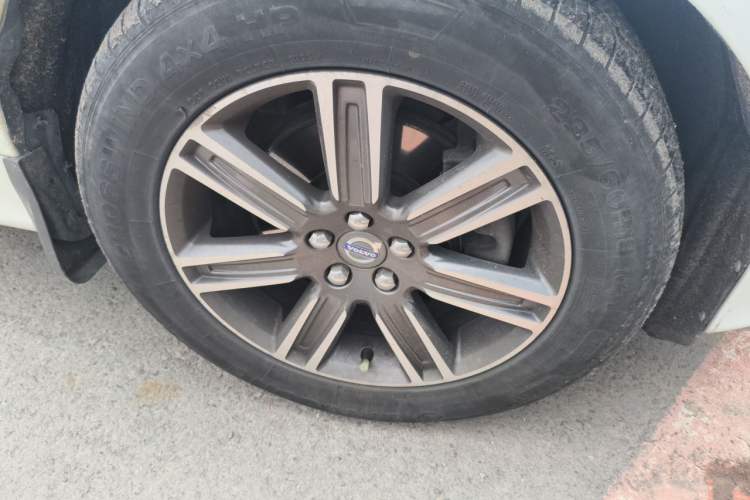 Used Volvo XC60 2015 T5 AWD Zhiyuan Edition Right Front Wheel Hub