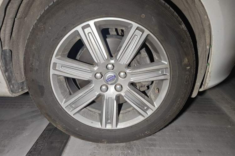 Used Volvo XC60 2015 T5 Smart Upgrade Model Right Front Wheel Hub