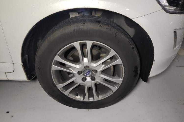 Used Volvo XC60 2015 T5 Smart Upgrade Model Right Front Wheel Hub