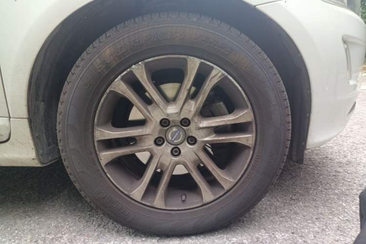 Used Volvo XC60 2015 T5 Smart Upgrade Model Right Front Wheel Hub