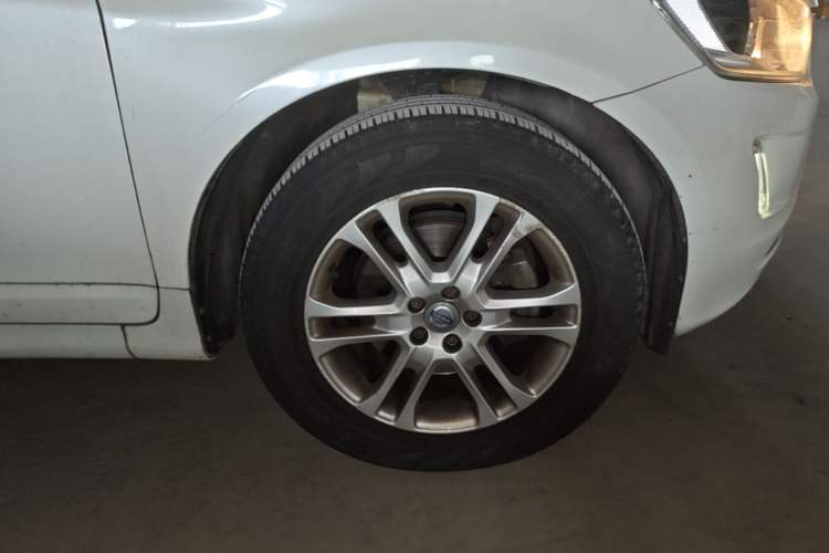 Used Volvo XC60 2015 T5 Smart Edition Right Front Wheel Hub
