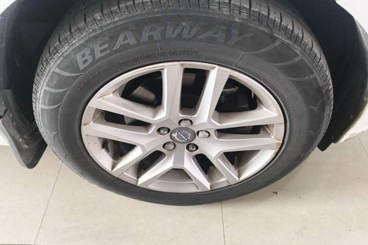 Used Volvo XC60 2015 T5 Smart Upgrade Model Right Front Wheel Hub
