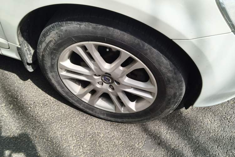 Used Volvo XC60 2015 T5 Smart Edition Right Front Wheel Hub
