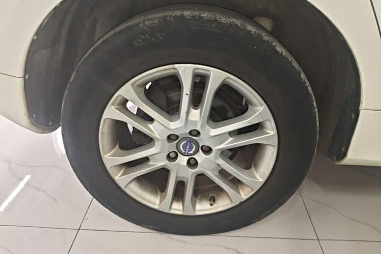 Used Volvo XC60 2015 T5 Smart Upgrade Model Right Rear Wheel Hub