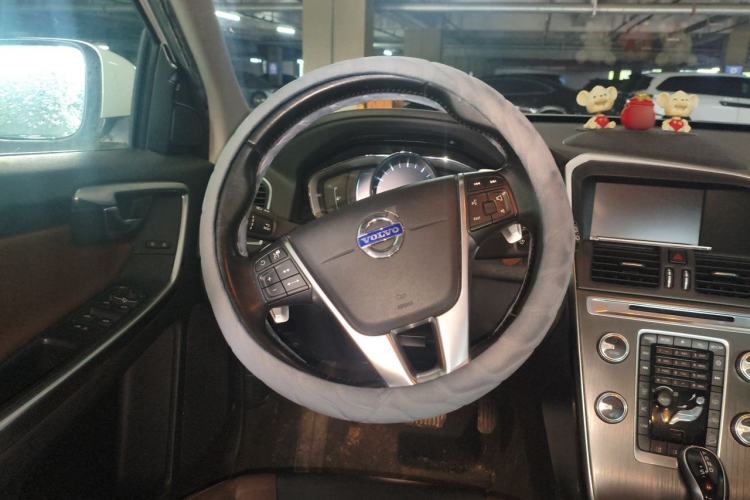 Used Volvo XC60 2015 T5 AWD Smart Drive Edition Steering Wheel