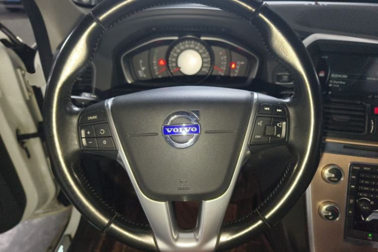 Used Volvo XC60 2015 T5 Smart Upgrade Model Steering Wheel