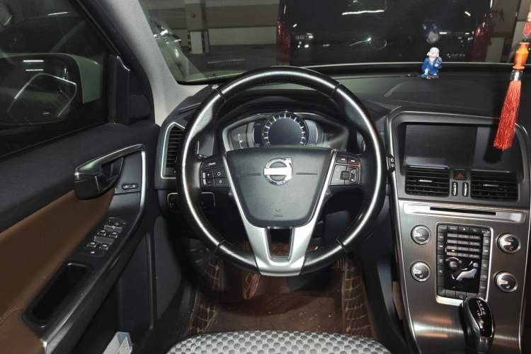 Used Volvo XC60 2015 T5 Smart Upgrade Model Steering Wheel