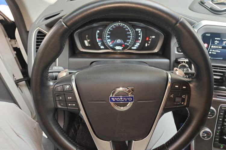 Used Volvo XC60 2015 T5 AWD Smart Drive Edition Steering Wheel
