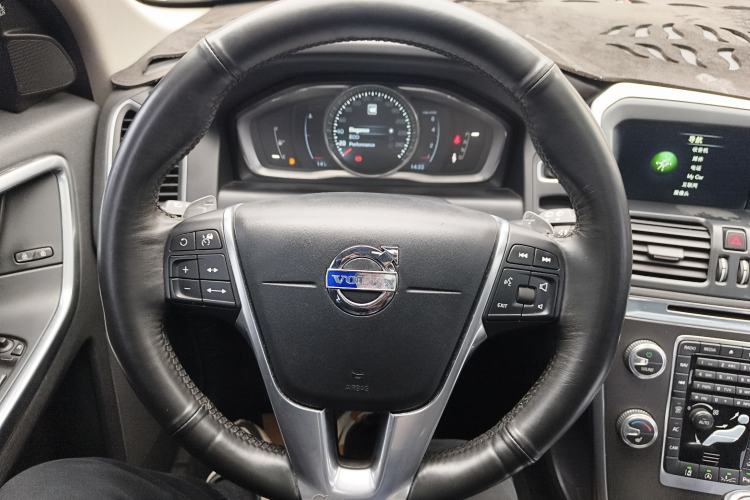 Used Volvo XC60 2015 T5 AWD Smart Drive Edition Steering Wheel