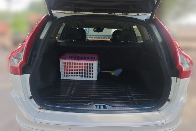 Used Volvo XC60 2015 T5 AWD Zhiyuan Edition Trunk