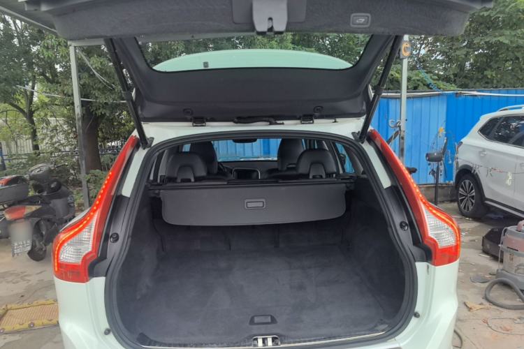 Used Volvo XC60 2015 T5 AWD Zhiyuan Edition Trunk