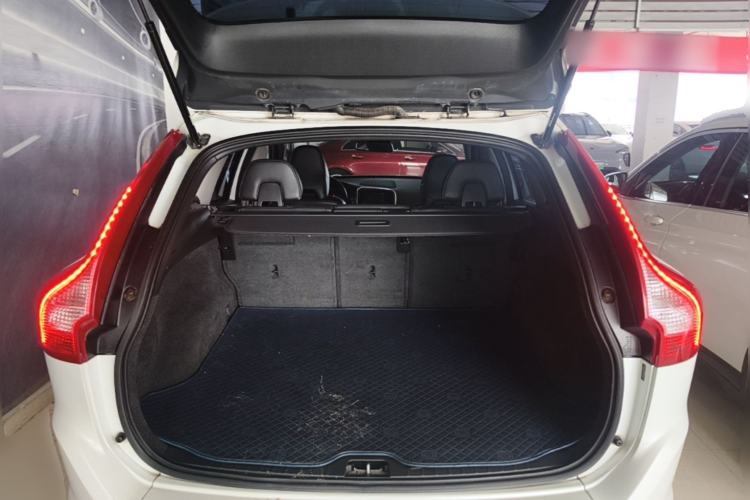 Used Volvo XC60 2015 T5 Smart Upgrade Model Trunk