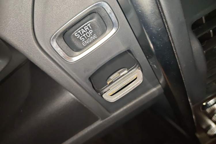Used Volvo XC60 2015 T5 Smart Upgrade Model Vehicle Key
