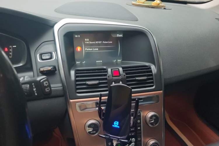Used Volvo XC60 2015 T5 Smart Upgrade Model Audio And AC Panel